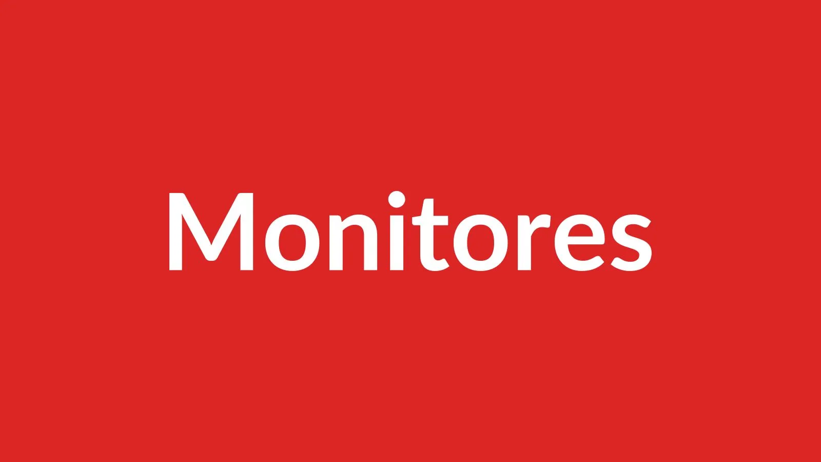 Cinco monitores alineados sobre una mesa